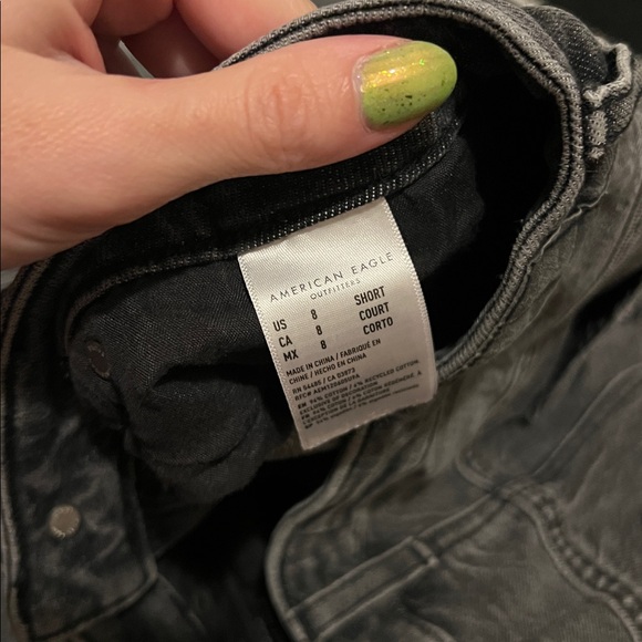 American Eagle Black/Grey Highest Rise High Rise Distressed Mom Jeans - Picture 3 of 5